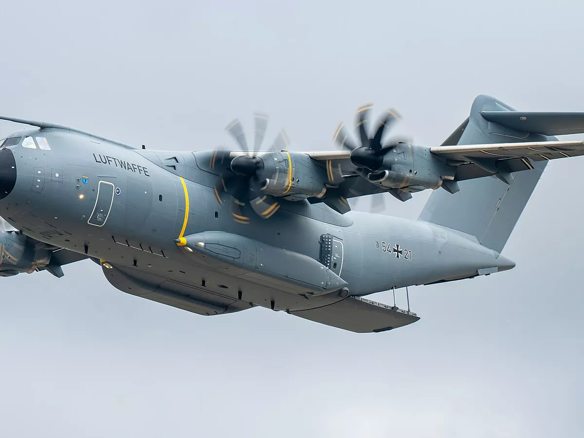 Representative image: German Air Force (Luftwaffe) Airbus A400M (reg. 54+21, s/n 079) flying with an open cargo ramp during a display at the Royal International Air Tattoo 2025.